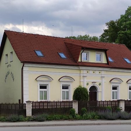 Hotel Zamecka Posta Penzion Neznasov Exteriér fotografie