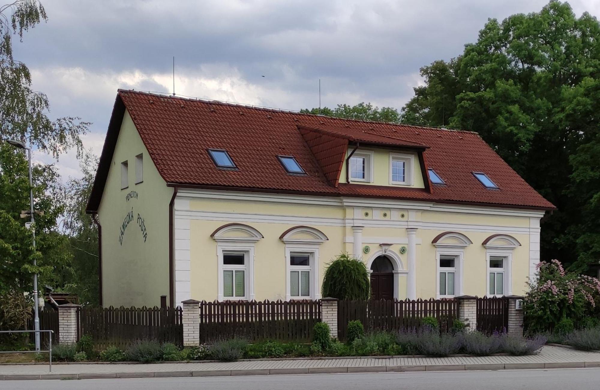 Hotel Zamecka Posta Penzion Neznasov Exteriér fotografie